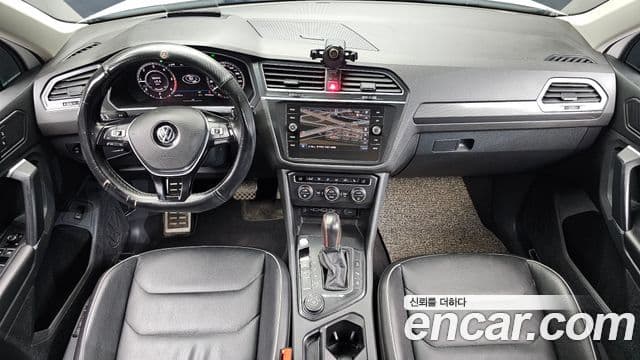 Volkswagen Tiguan 2018 — ფოტო 7/20