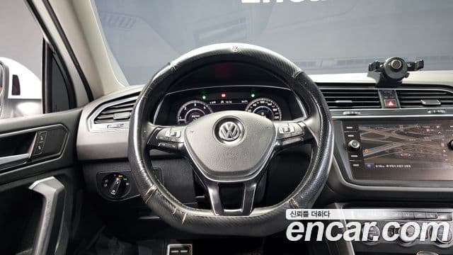 Volkswagen Tiguan 2018 — ფოტო 12/20