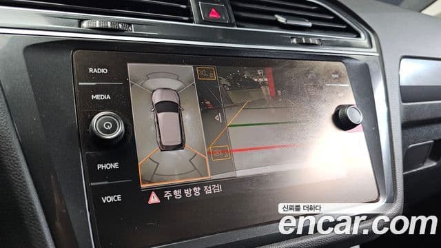 Volkswagen Tiguan 2018 — ფოტო 14/20