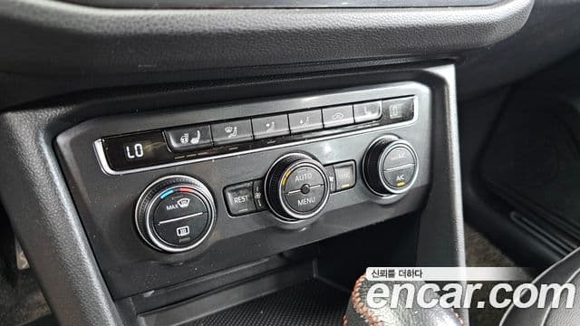 Volkswagen Tiguan 2018 — ფოტო 17/20