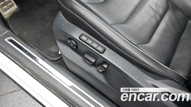 Volkswagen Tiguan 2018 — ფოტო 19/20
