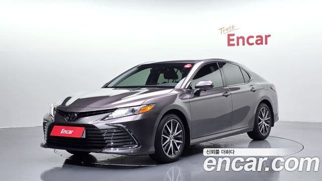 Toyota Camry 2024 — Фото 1/20