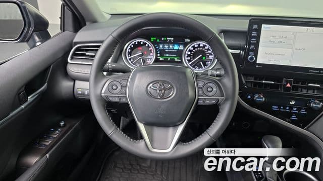 Toyota Camry 2024 — Фото 13/20