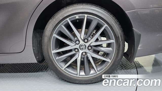 Toyota Camry 2024 — Photo 23/33