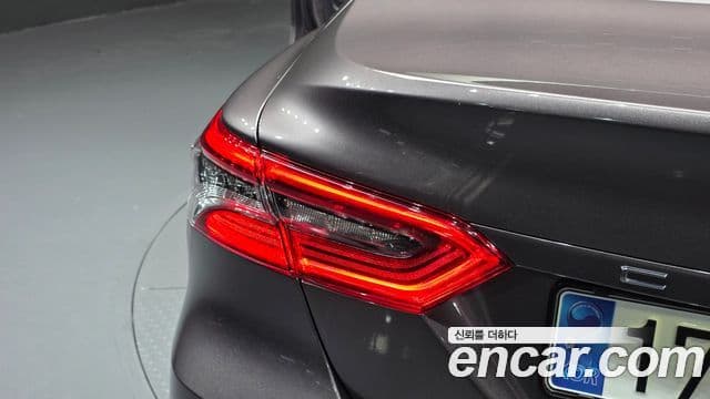 Toyota Camry 2024 — Photo 6/33