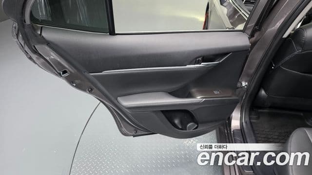 Toyota Camry 2024 — Photo 28/33