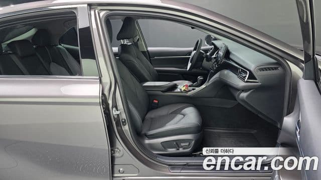 Toyota Camry 2024 — Photo 3/33