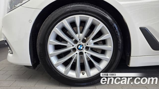 BMW 5 Series 2018 — Şəkil 5/20