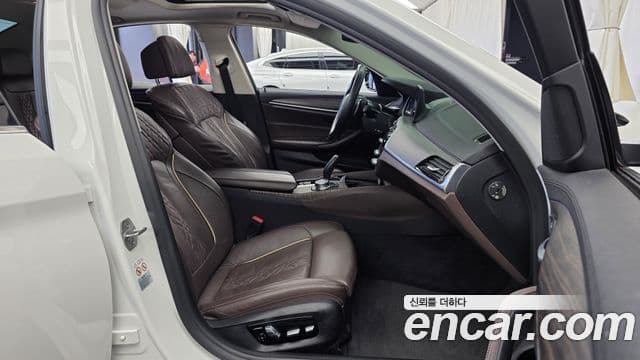 BMW 5 Series 2018 — Şəkil 11/20