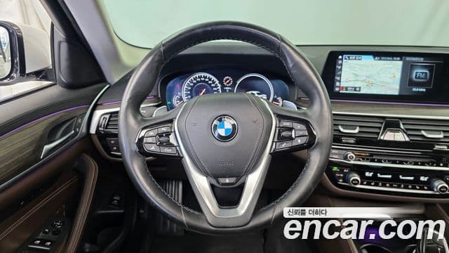 BMW 5 Series 2018 — Şəkil 13/20