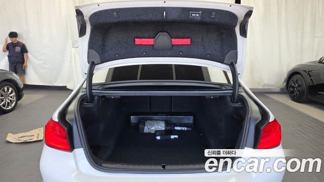BMW 5 Series 2018 — Şəkil 20/20