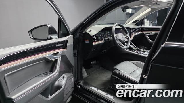 Volkswagen Touareg 2024 — Photo 8/34