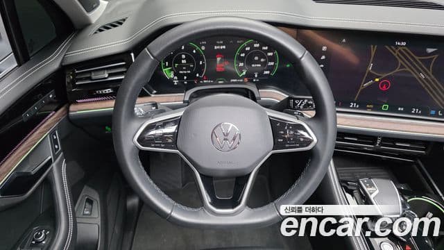Volkswagen Touareg 2024 — Photo 14/34