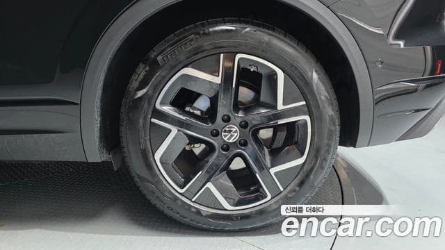 Volkswagen Touareg 2024 — Photo 1/34