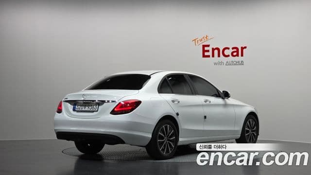 Mercedes-Benz C-Class 2019 — Фото 2/20