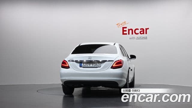 Mercedes-Benz C-Class 2019 — Фото 4/20