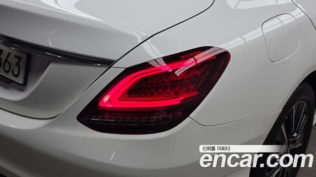 Mercedes-Benz C-Class 2019 — Photo 31/31