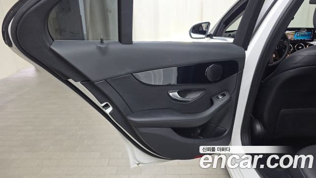 Mercedes-Benz C-Class 2019 — Photo 24/31