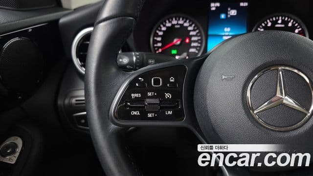 Mercedes-Benz C-Class 2019 — Photo 4/31