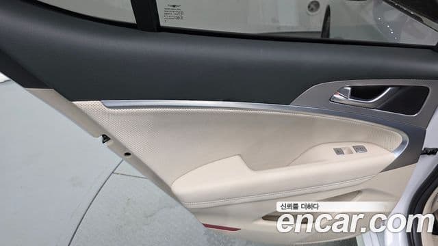 Genesis G70 2022 — Photo 23/35