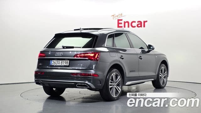 Audi Q5 2021 — ფოტო 15/35