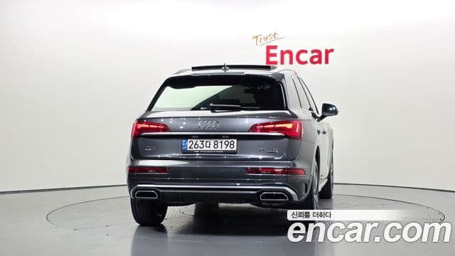 Audi Q5 2021 — ფოტო 18/35