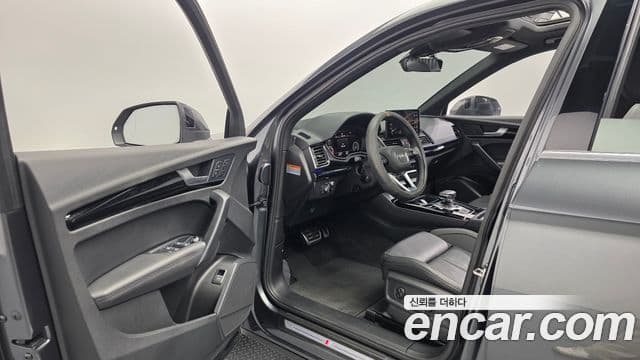 Audi Q5 2021 — ფოტო 33/35