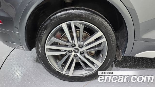 Audi Q5 2021 — ფოტო 25/35