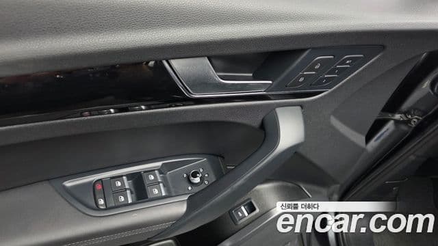 Audi Q5 2021 — ფოტო 19/35
