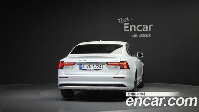 Volvo S90 2025 — Photo 19/37