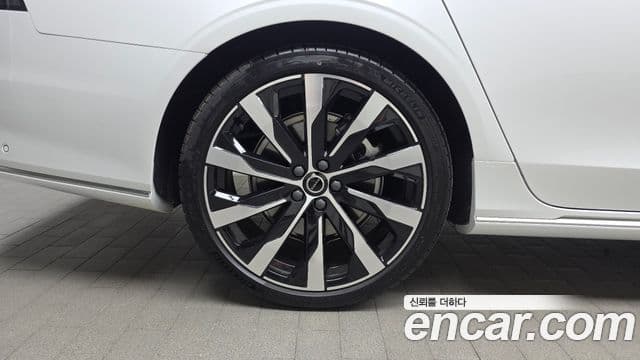 Volvo S90 2025 — Photo 23/37