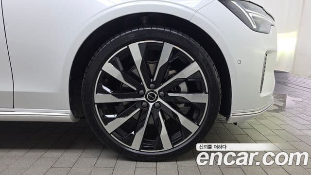 Volvo S90 2025 — Photo 32/37