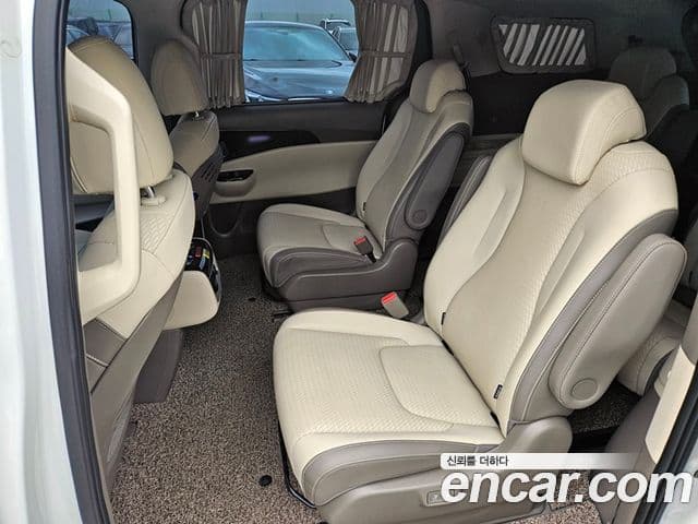Kia Carnival 2023 — Şəkil 17/20