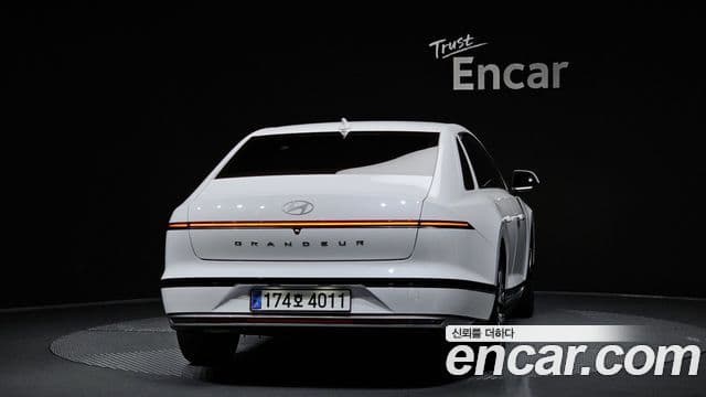 Hyundai Grandeur Hybrid 2023 — Photo 20/31
