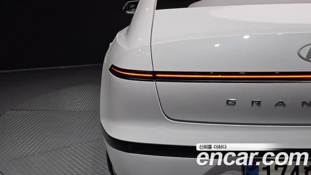 Hyundai Grandeur Hybrid 2023 — Photo 18/31
