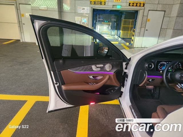 Mercedes-Benz E-Class 2022 — Фото 1/12