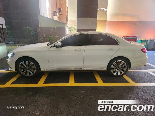 Mercedes-Benz E-Class 2022 — Фото 11/12