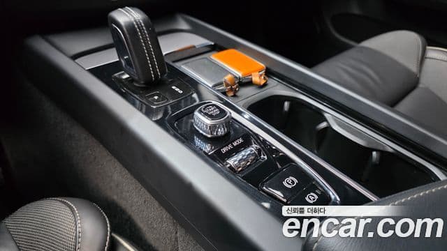 Volvo XC60 2021 — Şəkil 9/20