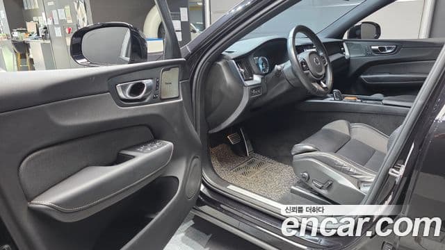 Volvo XC60 2021 — Şəkil 10/20