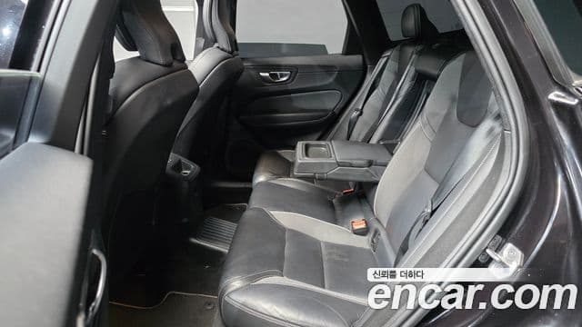 Volvo XC60 2021 — Şəkil 12/20