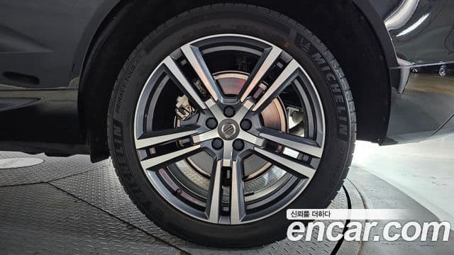 Volvo XC60 2021 — Şəkil 14/30