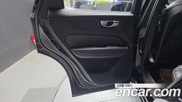 Volvo XC60 2021 — Şəkil 12/30
