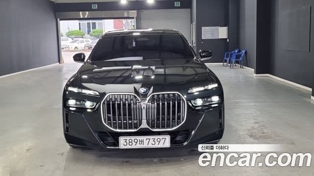 BMW 7 Series 2024 — ფოტო 1/18