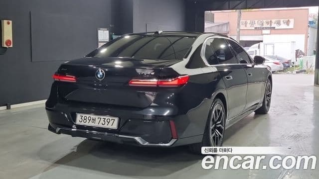 BMW 7 Series 2024 — ფოტო 4/18