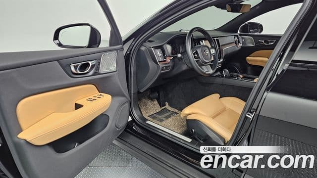 Volvo V60 Cross Country 2021 — Şəkil 10/20