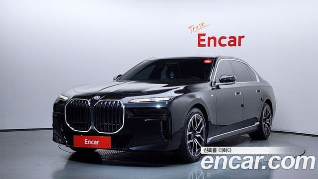 BMW 7 Series 2023 — ფოტო 9/20