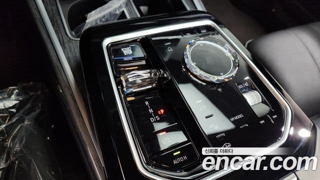 BMW 7 Series 2023 — ფოტო 7/20