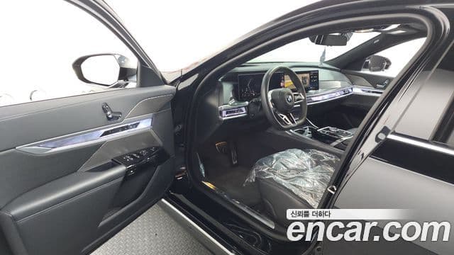 BMW 7 Series 2023 — ფოტო 8/20
