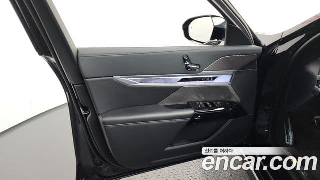BMW 7 Series 2023 — Photo 18/35