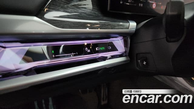 BMW 7 Series 2023 — Photo 24/35